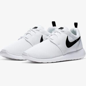 Nike Roshe One White Black Sneakers Size